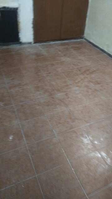 Room in 1.5 BHK Apartment at Arun Vihar Sector 37, Sector 37 – for Rent