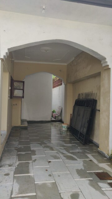 Building Lobby in 6 BHK Independent House at Chakdalanwala – for Sale