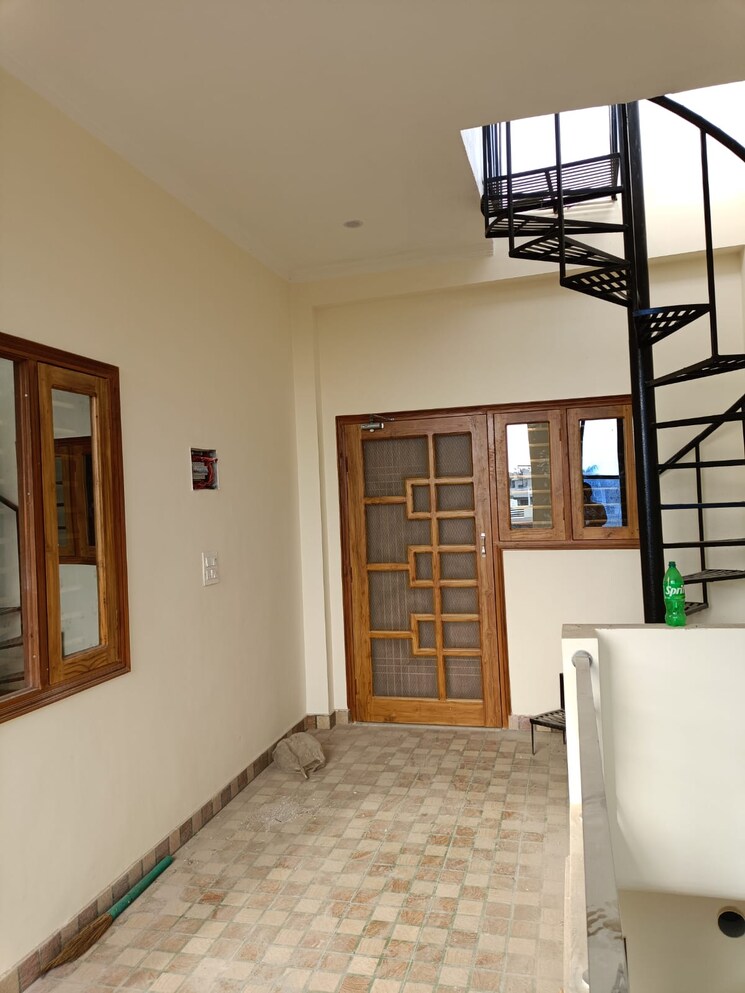 Room, defence colony 3 Bedroom 120 Sq.Yd. Independent House In Defence Colony Dehradun 8068919
