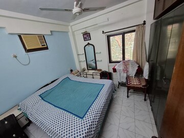 Bedroom in 2 BHK Apartment at Bandra West – for Rent