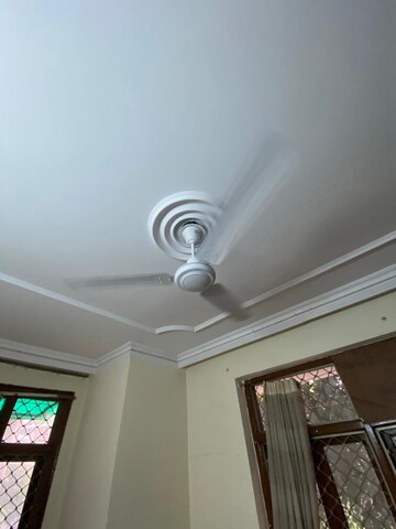 Furnished Amenities in 2 BHK Builder Floor at East Of Kailash – for Rent