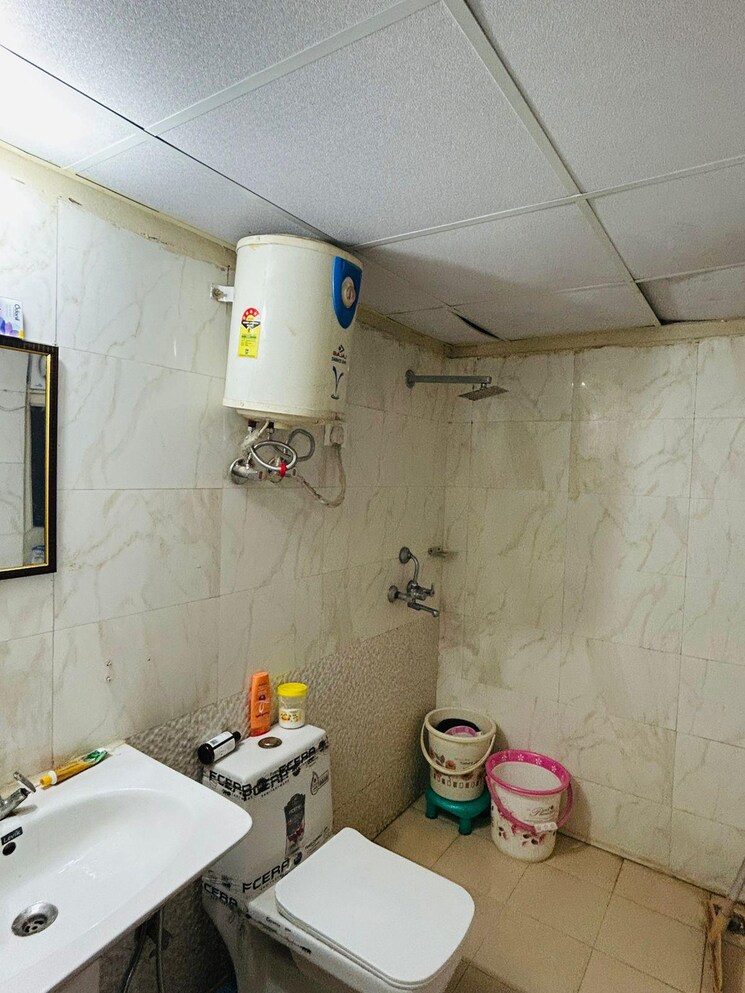 Bathroom, aims-golf-city 2.5 Bedroom 1150 Sq.Ft. Apartment In Sector 75 Noida 8068981