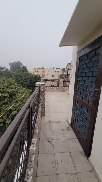 2 BHK Apartment – Exterior View View at Dilshad Garden - for Rent