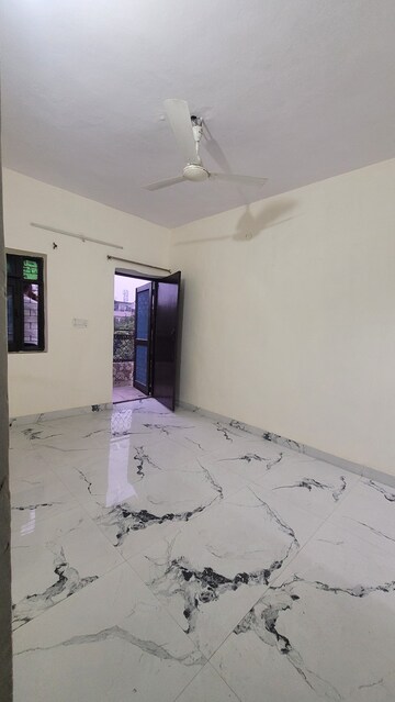 Bedroom in 2 BHK Apartment at Dilshad Garden – for Rent