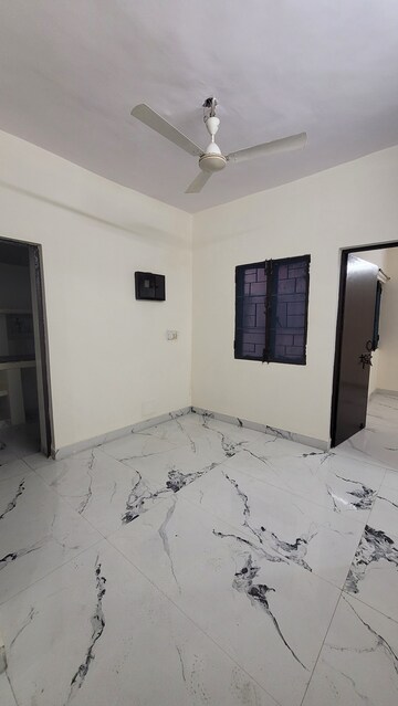 Room in 2 BHK Apartment at Dilshad Garden – for Rent