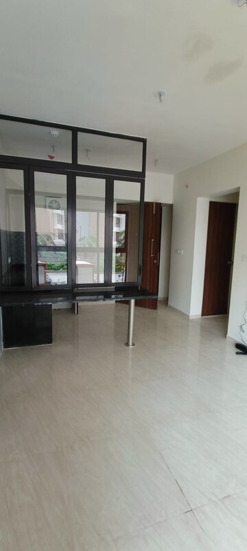 Room in 1 BHK Apartment at Lodha Crown Kolshet, Kolshet Road – for Rent