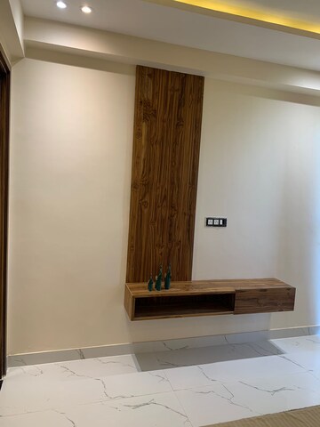 Room in 3 BHK Builder Floor at Sector 123 – for Sale
