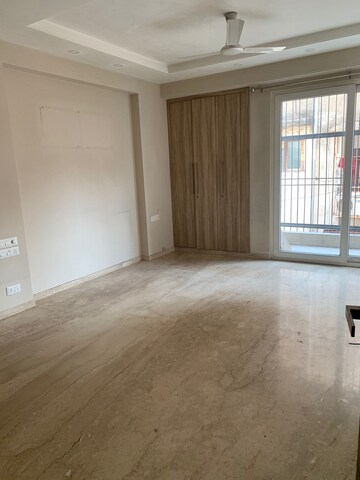 Room in 4 BHK Apartment at Greater Kailash ii – for Rent