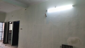 Room in 2 BHK Apartment at Silver Line H Block, Chinhat – for Rent