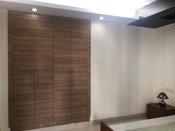 Room in 3 BHK Apartment at Safdarjang Enclave – for Sale