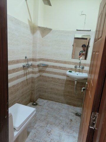Bathroom in 1 RK Independent House at Palam Vihar Residents Association, Palam Vihar – for Rent