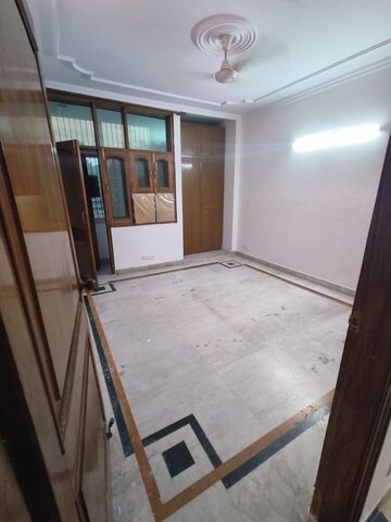 Room in 2 BHK Builder Floor at Kailash Hills – for Rent