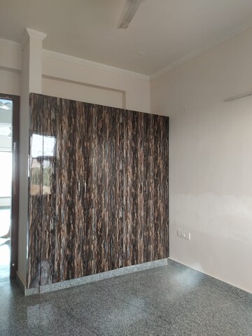 Room in 2 BHK Independent House at Ansal Plaza Sector-23, Sector 23 – for Rent