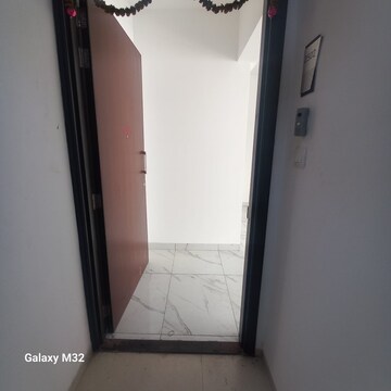 Room in 2 BHK Apartment at Raymond Ten X Habitat, Pokhran Road No 2 – for Rent