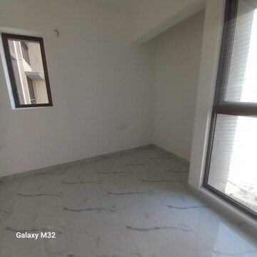 Room in 2 BHK Apartment at Raymond Ten X Habitat, Pokhran Road No 2 – for Rent