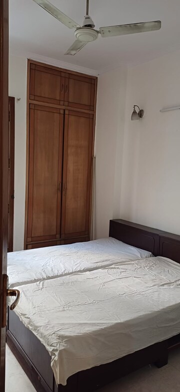 Bedroom in 3 BHK Apartment at Sarvapriya Vihar – for Rent