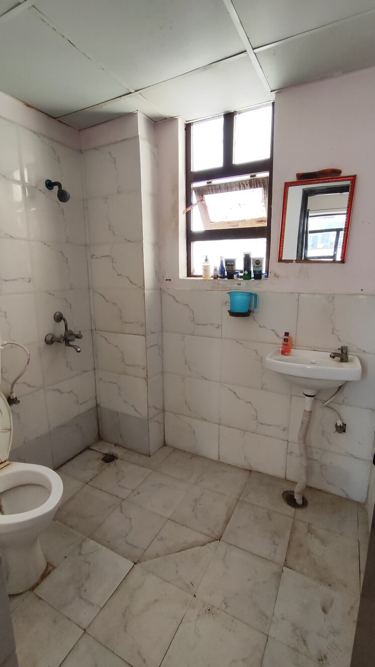 Bathroom, amolik-sankalp 3 Bedroom 851 Sq.Ft. Apartment In Sector 85 Faridabad 8069137