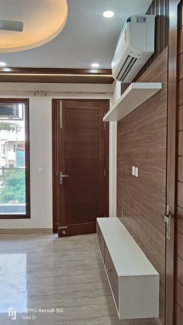 Building Lobby in 4 BHK Builder Floor at Ansal Plaza Sector-23, Sector 23 – for Rent