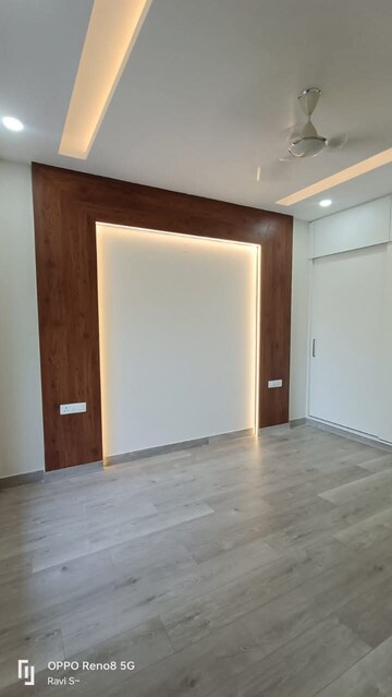 Room in 4 BHK Builder Floor at Ansal Plaza Sector-23, Sector 23 – for Rent