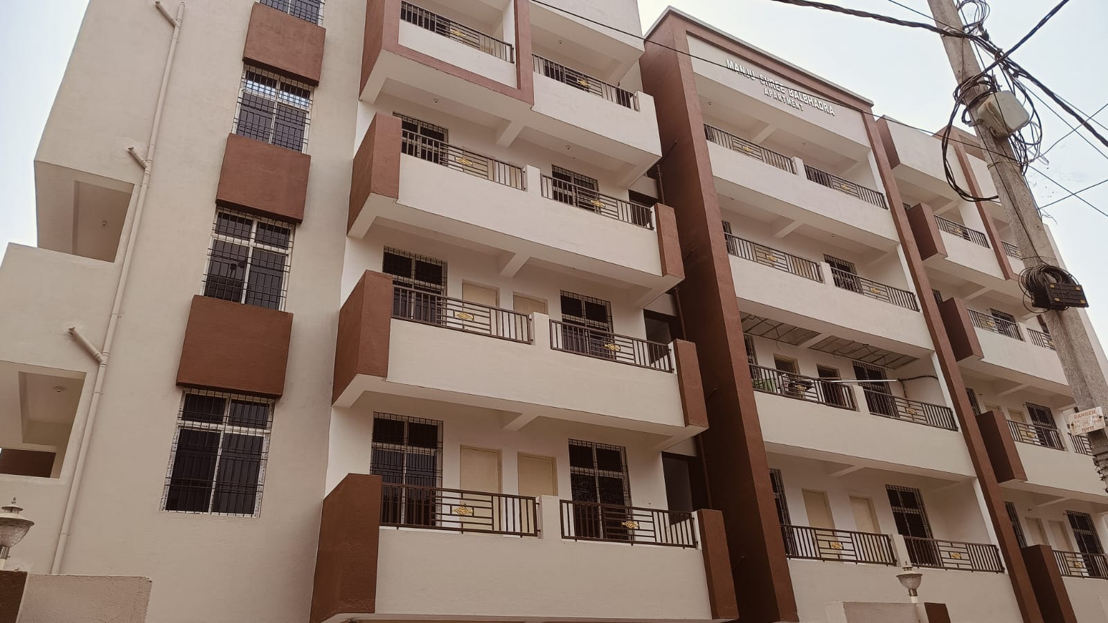 3 BHK + Pooja Room 1350 Sq.Ft. Apartment in Badal Mansion Apartment
