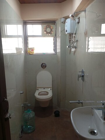 Bathroom in 2 BHK Apartment at Peninsula Salsette 27, Byculla – for Rent