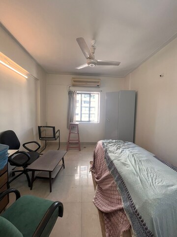 Bedroom in 2 BHK Apartment at Peninsula Salsette 27, Byculla – for Rent