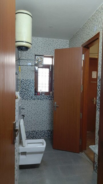 Bathroom in 3 BHK Apartment at Eldeco Utopia, Sector 93a – for Rent