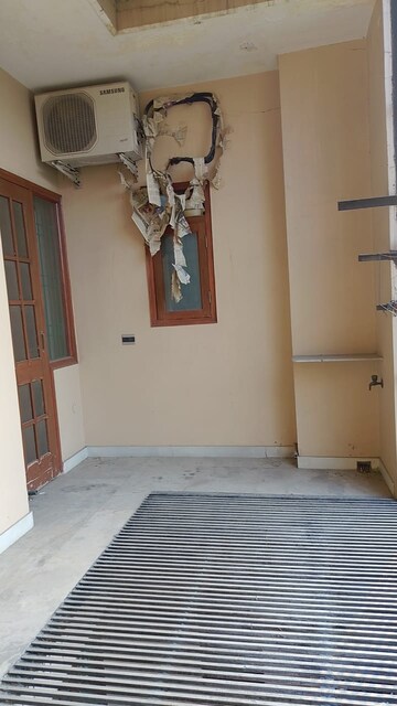 Room in 3.5 BHK Apartment at ATS Green Village, Sector 93a – for Rent