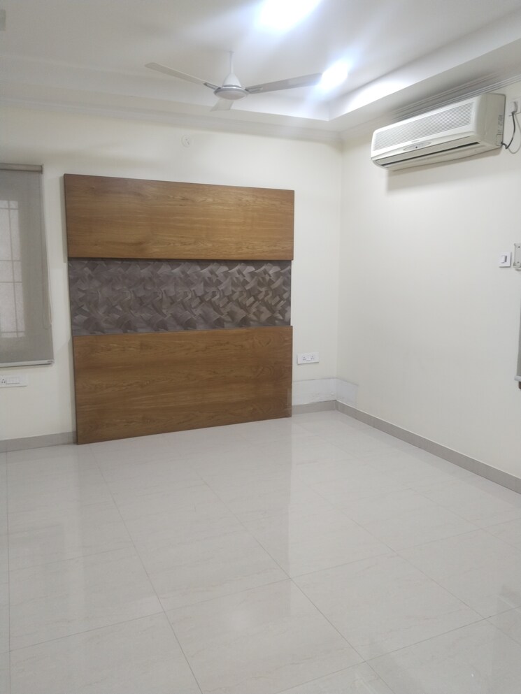 Room, madhapur 3 Bedroom 2900 Sq.Ft. Apartment In Madhapur Hyderabad 8069244