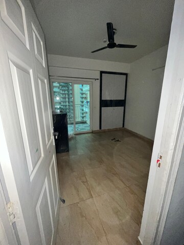 Room in 2 BHK Apartment at Eta Ii Greater Noida – for Rent