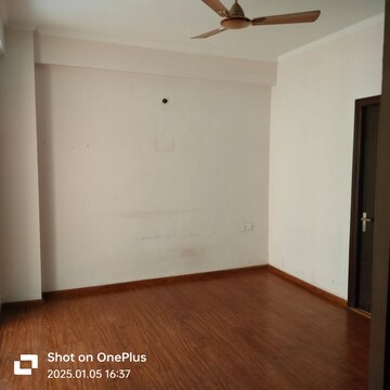 Room in 2 BHK Apartment at Amrapali Golf Homes, Sector 4, Greater Noida – for Rent