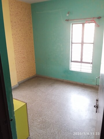Room in 2 BHK Apartment at Jivrajpark – for Rent