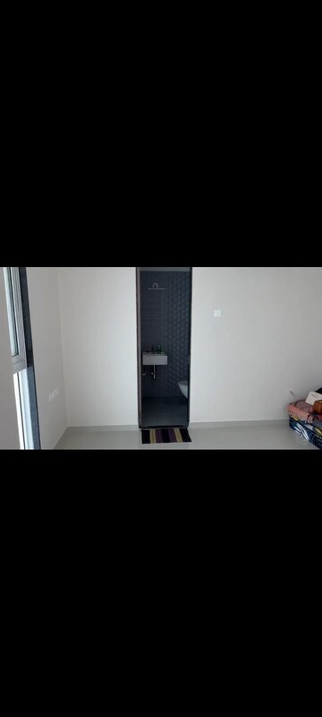 Room in 2 BHK Apartment at Ashar Axis, Majiwada – for Rent