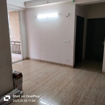 Room in 2 BHK Apartment at Amrapali Golf Homes, Sector 4, Greater Noida – for Rent