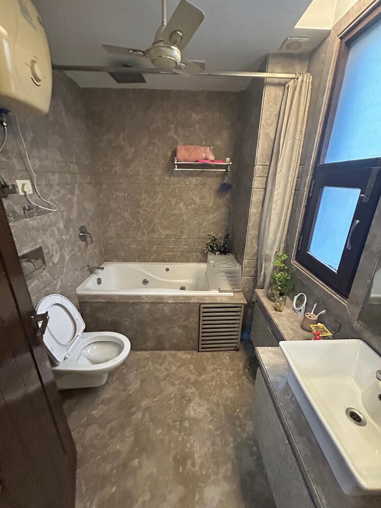 Bathroom, green park 4 Bedroom 2700 Sq.Ft. Builder Floor In Green Park Delhi 8069250