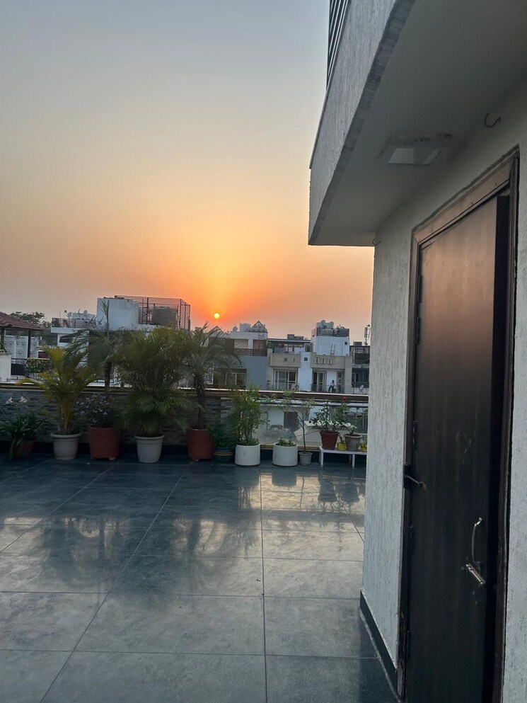  Parking, green park 4 Bedroom 2700 Sq.Ft. Builder Floor In Green Park Delhi 8069250