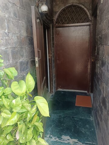 Furnished Amenities in 1 RK Builder Floor at Green Park – for Rent