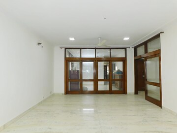 Room in 2 BHK Builder Floor at Safdarjang Enclave – for Rent