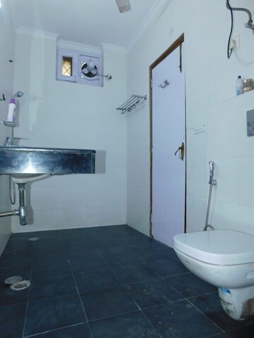 Master Bedroom in 2 BHK Builder Floor at Safdarjang Enclave – for Rent