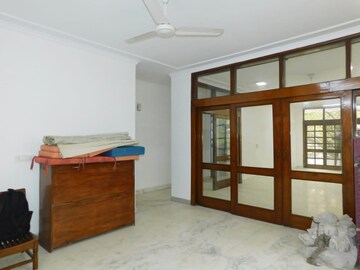 Room in 2 BHK Builder Floor at Safdarjang Enclave – for Rent