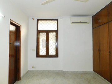 Room in 2 BHK Builder Floor at Safdarjang Enclave – for Rent