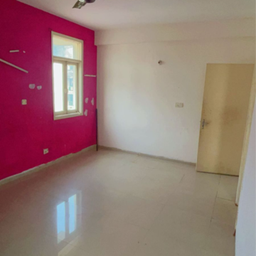 Room in 2 BHK Apartment at Migsun Vilaasa Walk, Eta Ii Greater Noida – for Rent