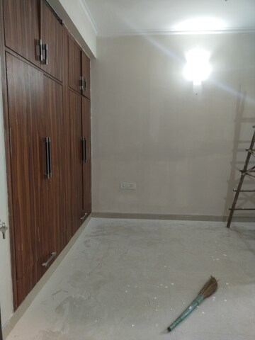 Room in 4 BHK Apartment at Shri Sai Kripa Rainbow Apartments, Sector 43 – for Rent