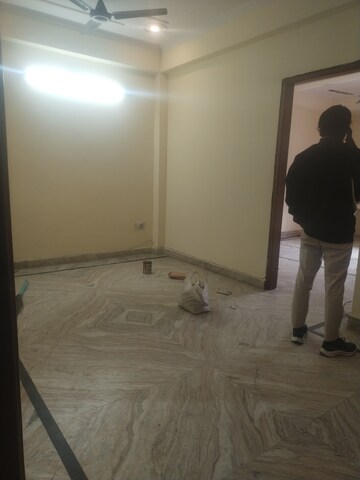 Bathroom in 2.5 BHK Builder Floor at Sector 43 – for Rent