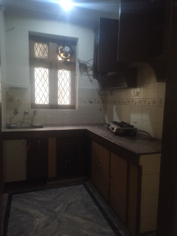 Kitchen in 2.5 BHK Builder Floor at Sector 43 – for Rent