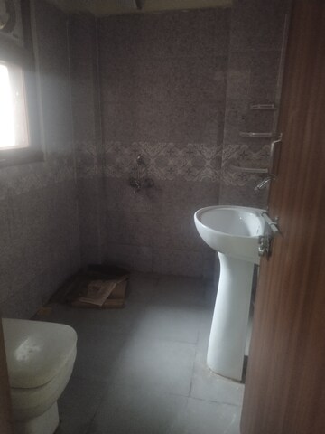 Bathroom in 2.5 BHK Builder Floor at Sector 43 – for Rent