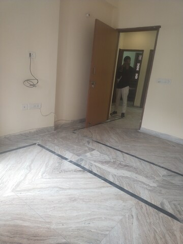 Furnished Amenities in 2.5 BHK Builder Floor at Sector 43 – for Rent
