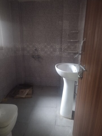 Bathroom in 2.5 BHK Builder Floor at Sector 43 – for Rent