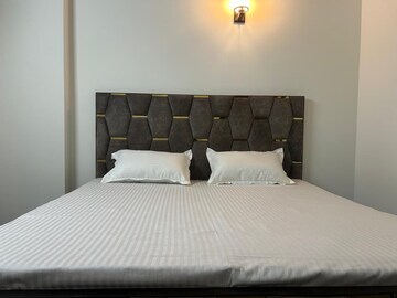 Bedroom in 1 BHK Builder Floor at Sector 28 – for Rent