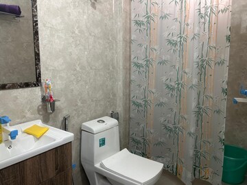 Bathroom in 1 BHK Builder Floor at Sector 28 – for Rent